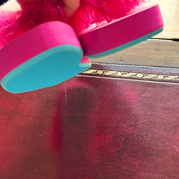 Hello Kitty SET OF 2 Feather Flip Flops Size 7 8 PEACE Hello Kitty White T Shirt - Picture 14 of 16